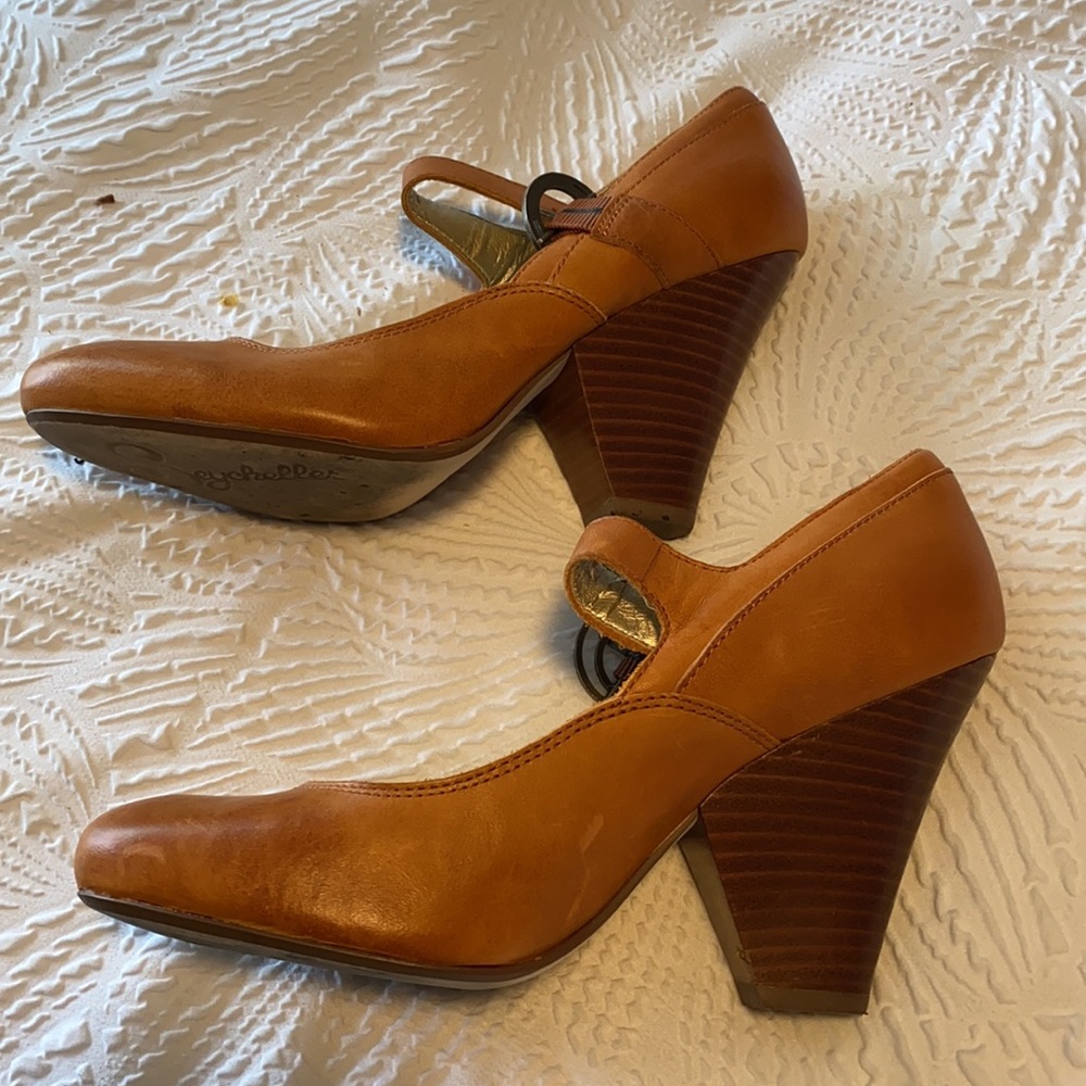 Gently worn Seychelles Mary Janes with dust bag. - Picture 2 of 7